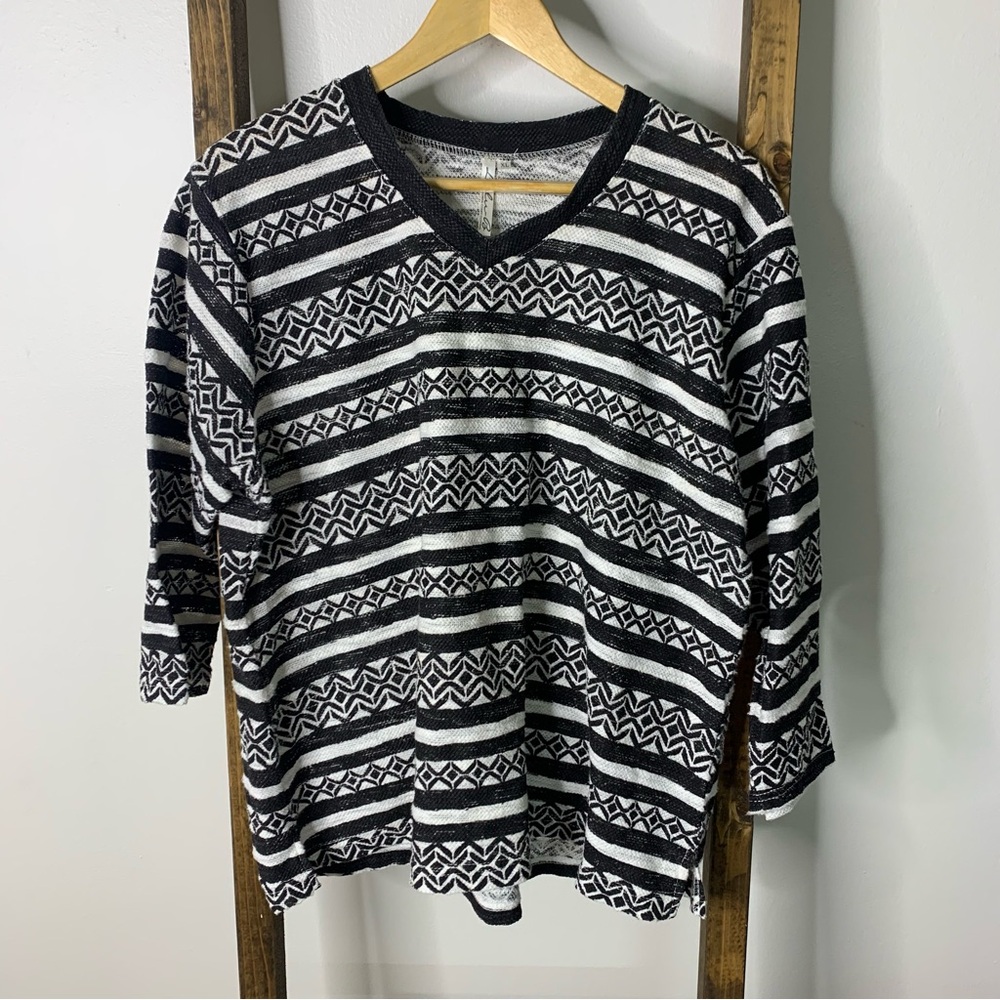 Lulu-B Black and White Patterned Women's Top